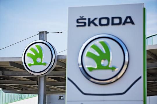 Automobilka Škoda loni téměř ztrojnásobila provozní zisk na 1,77 miliardy eur