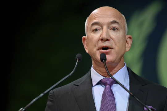 Bloomberg: Bezos vystřídal Muska na pozici nejbohatšího člověka světa