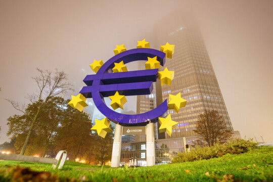 ECB ponechala úroky beze změny, signalizovala však jejich snížení