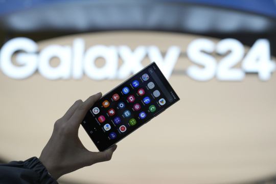 Odbyt smartphonů ve čtvrtletí vzrostl, Samsung se vrátil do čela trhu