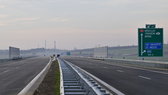 Silničáři otevřeli tři navazující úseky dálnice D55 z Babic do Bzence