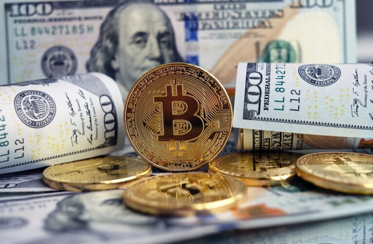 Institucionální držby Bitcoin ETF zažívají první pokles v tomto čtvrtletí