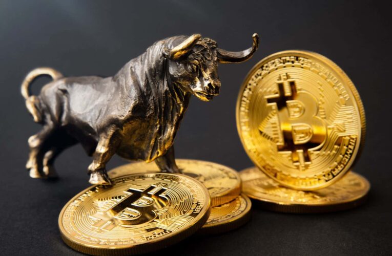 Bitcoin od roku 2022 vzrostl o 592 %. 5 růstových půlročních svící v řadě!