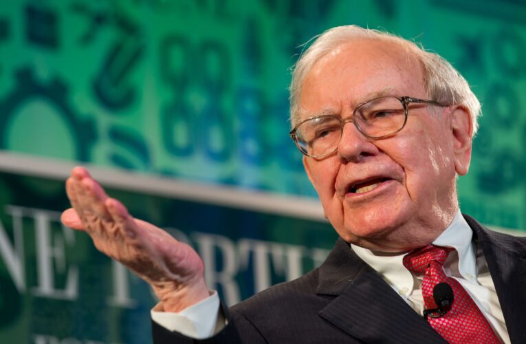 Warren Buffett rozdává. Rekordních 6 miliard dolarů poputuje nadacím